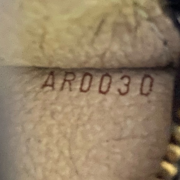 Authenic Louis Vuitton Monogram Pochette - Picture 14 of 16